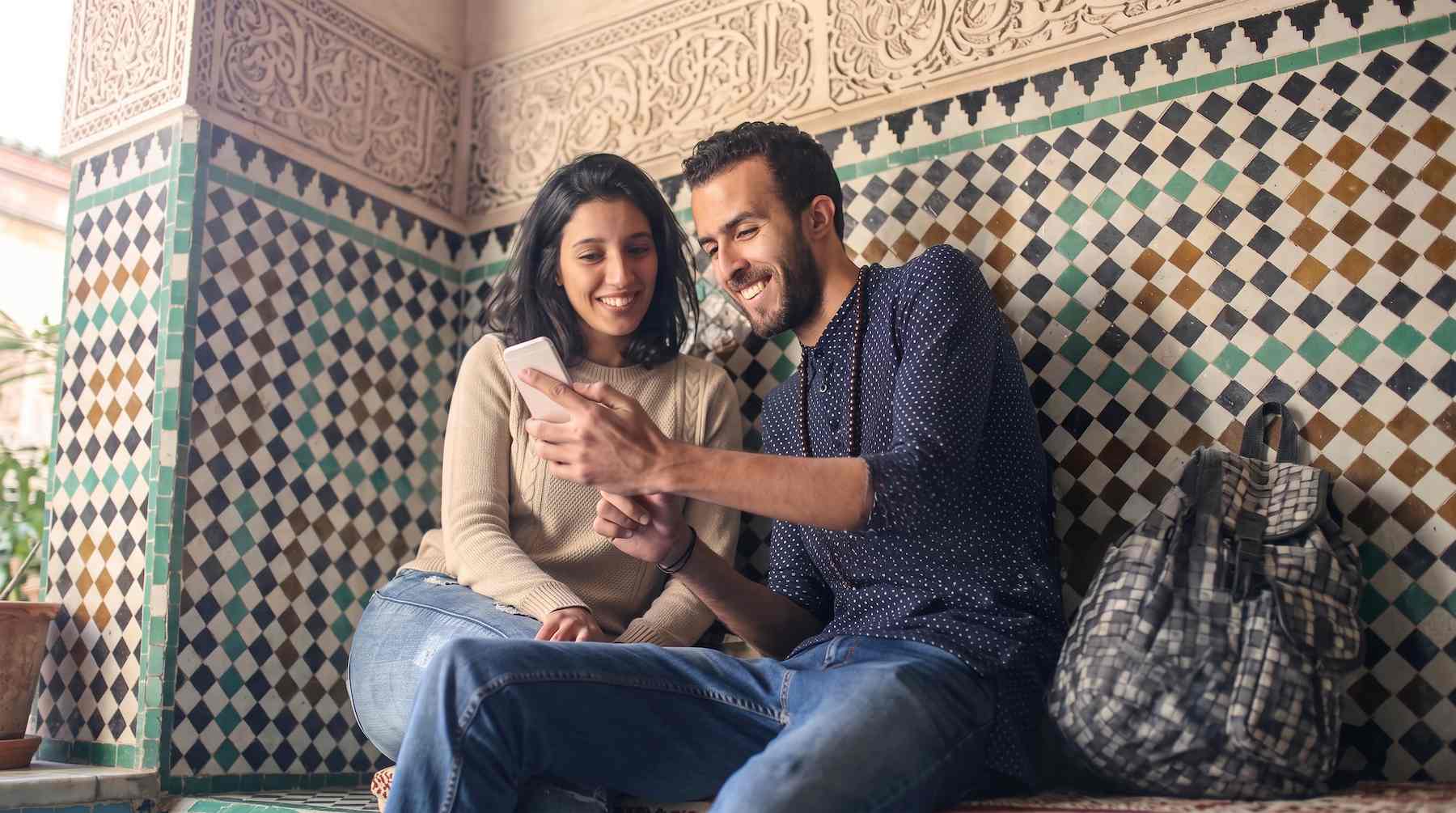 صديقين كيشوفو معلومات على الهاتف